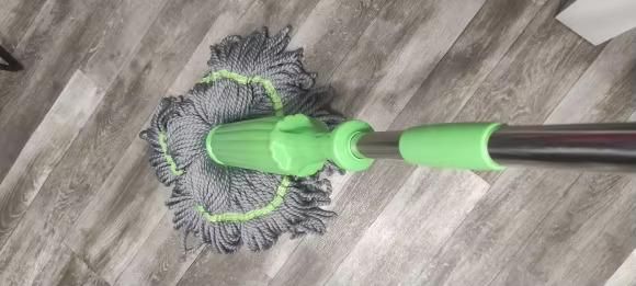 Self-Twisting Water Rotating Mop – Effortless Cleaning, Maximum Shine!